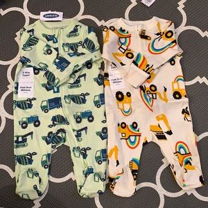 Lot of 2 Old Navy long sleeve footed sleepers 0-3 months